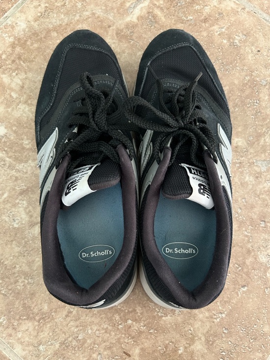 Men\'s New Balance Sneakers Black & White Running Shoes Size 9.5 US